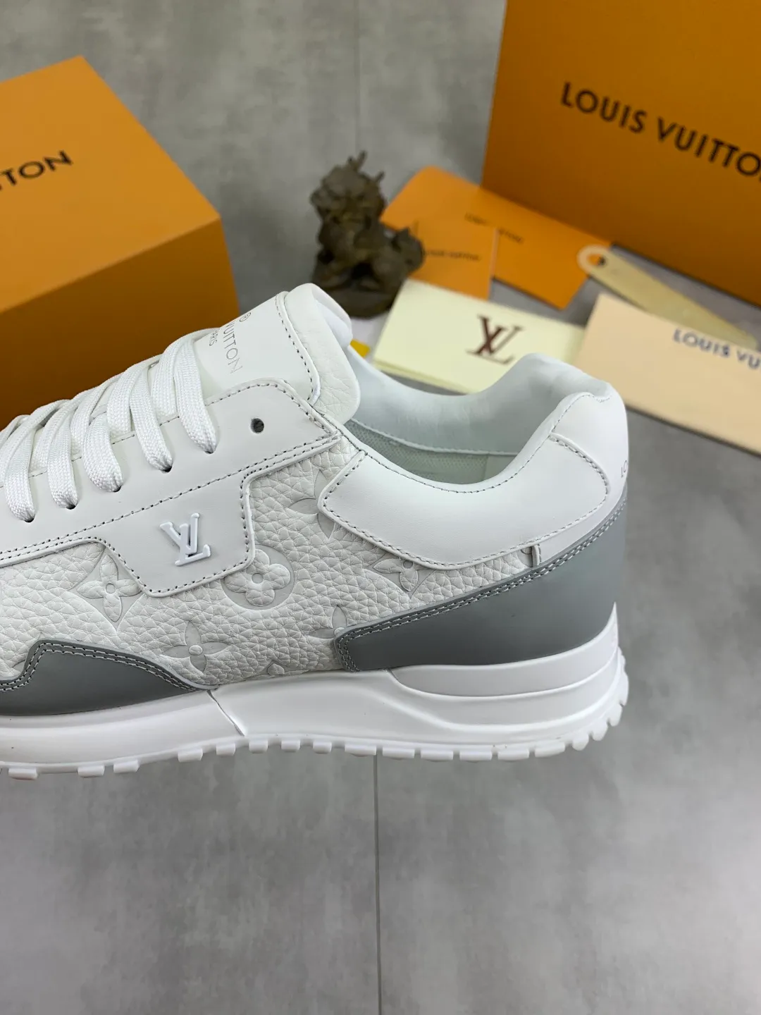 Men's men's shoes 💰P680 new style 💶[LOUIS VUITTON] (original order) new style 🍀LV Louis Vuitton * - top version of LV classic trendy shoes! Made of imported original cowhide and water-dyed cowhide lining. The latest original wear-resistant rubber combination outsole! High quality products! Multiple colors available, code number: 38-44 (45 46 customized)